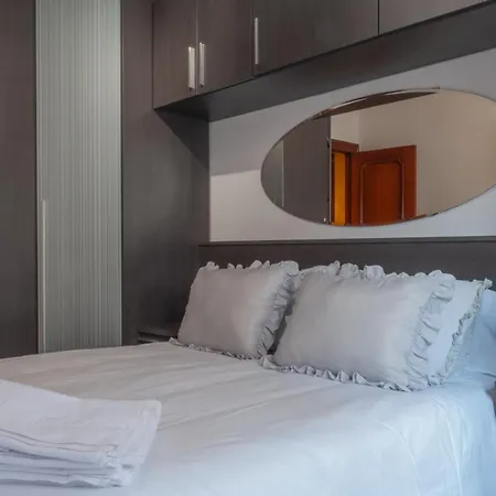 Apartment Av Leopoldo Alas 16 *